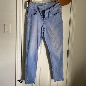 Mid-Rise Skinny jeans